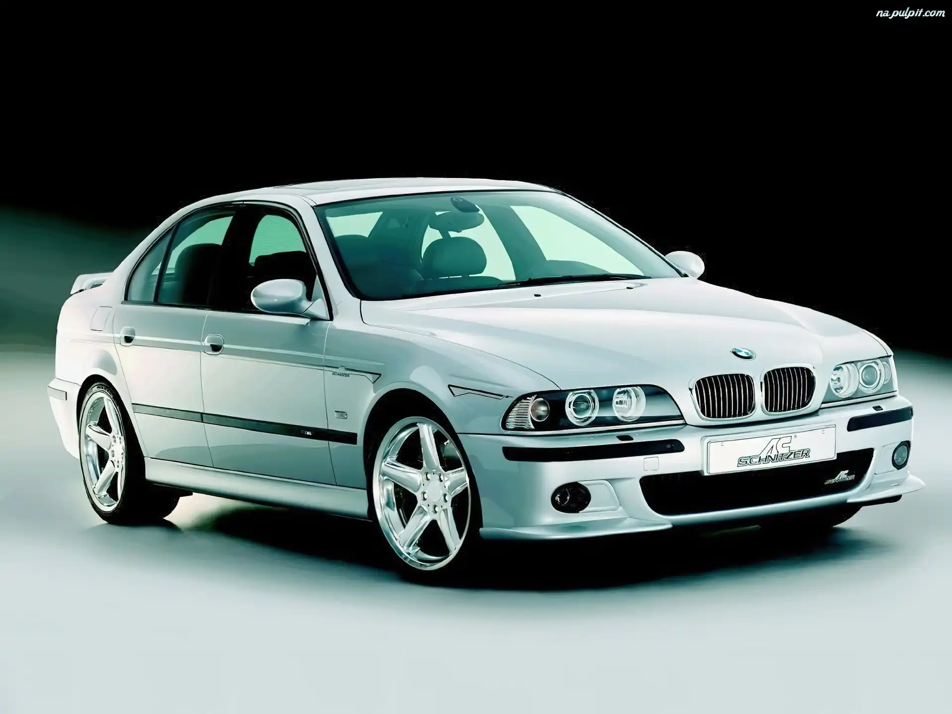 ac-schnitzer-bmw-5-srebrne-e39-na-pulpit